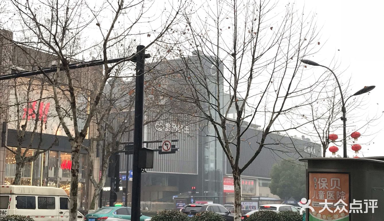 杭州的一个商场，在湖滨银泰旁边