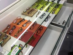 -提一眼镜·蔡司·依视路(小寨店)