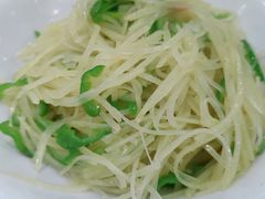 青椒土豆丝-八张桌子(老店)