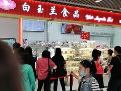 等位区-白玉兰食品甜凤店(合生汇店)