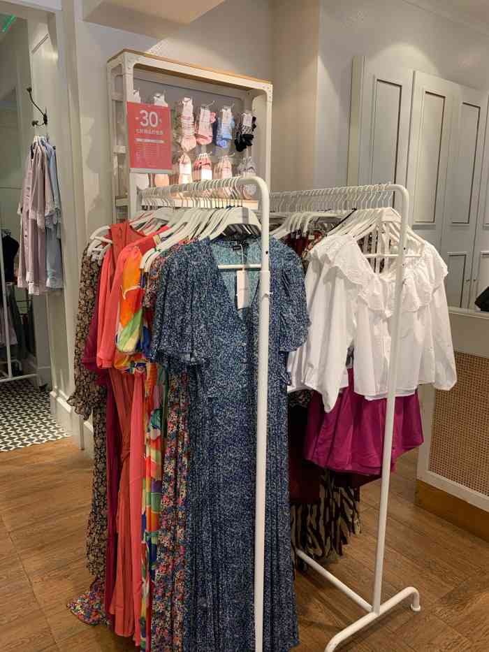 oysho(南京西路店)-"小了点.布局太紧凑.摸不开身都. 东西.