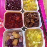 酱料很足，我们四个人吃，最后我们又要了一份冰