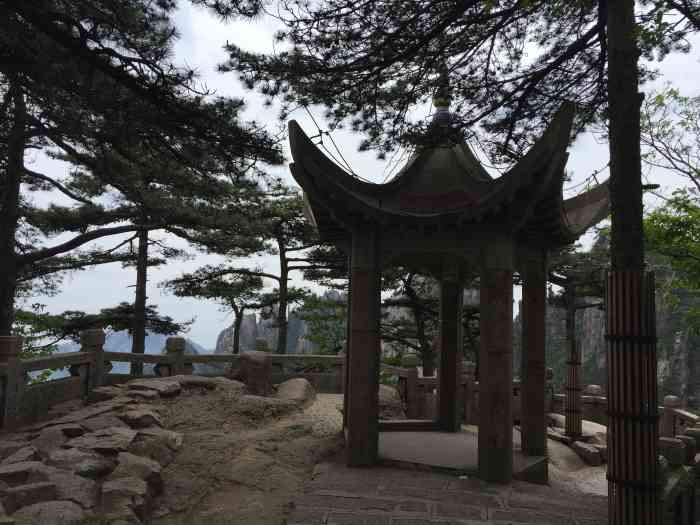 打分 曙光亭 位于狮子峰背上 因可观日出而改名