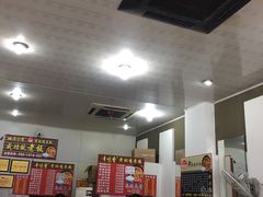 大堂-峰味香.酱香米线.黄焖鸡(定西路店)