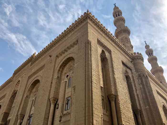 瑞法伊清真寺-"瑞法伊清真寺建筑富丽堂皇,融合多种伊斯兰.