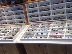 -MiRi眼镜连锁·蔡司·尼康控优点合作店(莘庄店)
