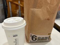 -麦当劳(上海虹桥站30B检票口楼上)