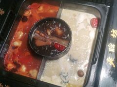 -老牌坊云南鱼豆花火锅(哈西万达店)