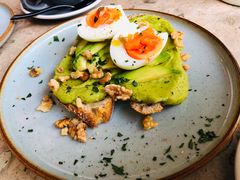 牛油果煮蛋吐司-RAC BAR(安福路店)