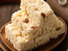 椰蓉提子沙琪玛-东南饼庄(铁路二村店)