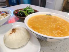 -李与白包子铺(桐梓林店)