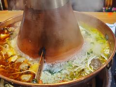 -果松木炭酸菜铜火锅·外婆参鸡汤