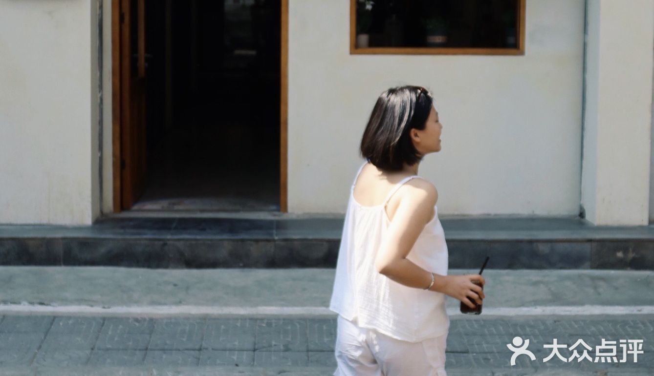 昆明|在𝐹𝑢𝑛ℎ𝑜𝑢𝑠𝑒咖啡店度过一个阳光午后☀️