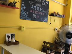 用餐区-志龙皇冠吃货椰子铺