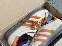 -阿迪达斯(武林银泰三叶草店)