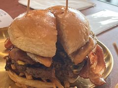 火烤墨西哥鲜椒牛肉汉堡-魏斯理汉堡(西安沣东吾悦店)