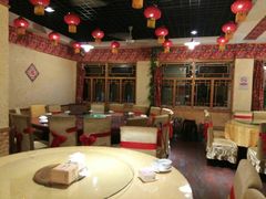 大堂-靠山屯东北农家菜(八龙桥雅苑店)