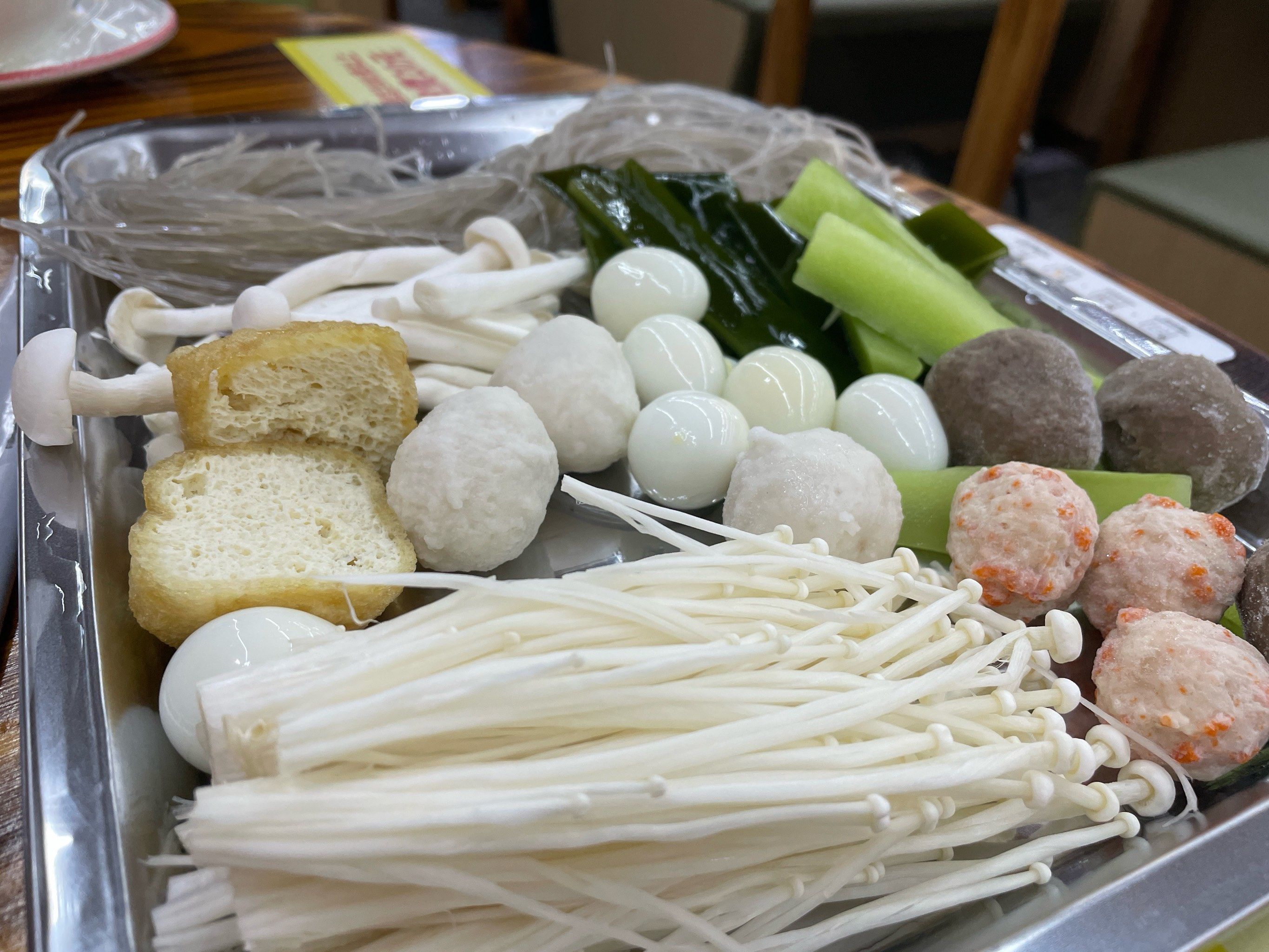 涮菜自由吃,特别爽,吃到了撑 「薛大炮地摊牛排火锅」