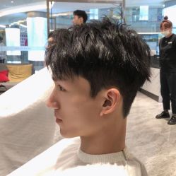 -BULB STUDIO 巴柏明星发型工作室