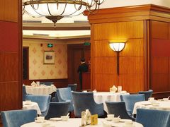 -深圳富苑皇冠假日套房酒店