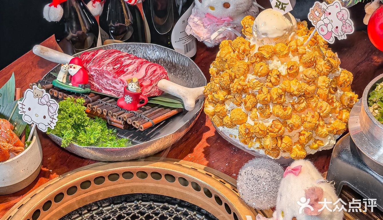 就在万象城🎄有Kitty猫的圣诞烧肉来啦！