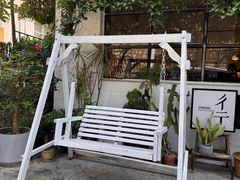 -彳亍咖啡·这里(水湾路店)