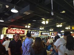 等位区-好吃街美食城(八一广场店)