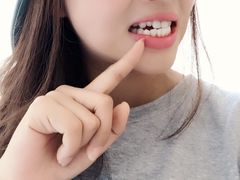 -瑞尔齿科(上海长风大悦城店)