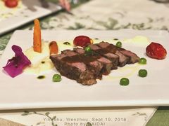 嫩煎澳洲安格斯A3牛肉眼配以鲜嫩芦笋混合蔬菜和黑椒汁-一棵树·意大利西餐厅One Tree(新城店)