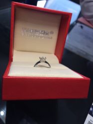 -威德钻石-克拉钻大本营(南京东路店)