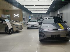 -小鹏汽车(上海静安大融城店)