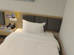 -吾遇酒店(深圳火车站罗湖口岸店)