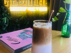 甜心草莓拿铁-ZING COFFEE 镜咖啡