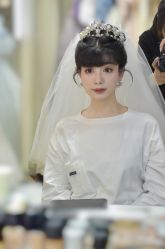 点击看大图 -爱伊人婚纱礼服美妆馆