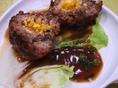 鸭蛋黄狮子头-春水锅贴·传统鲁菜(大明湖店)