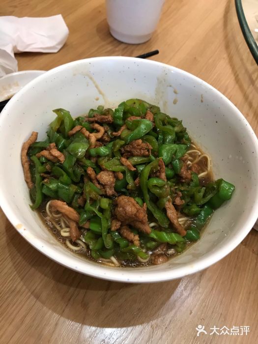 青椒肉丝盖浇面