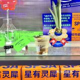 可以把曲奇沾着奶泡喝搅拌一下味道更嗲！