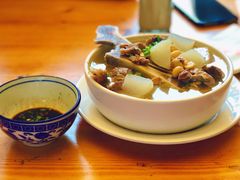 蹄髈汤-沪西老弄堂面馆(定西路店)