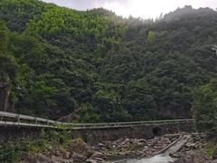 -安吉龙王山峡谷漂流