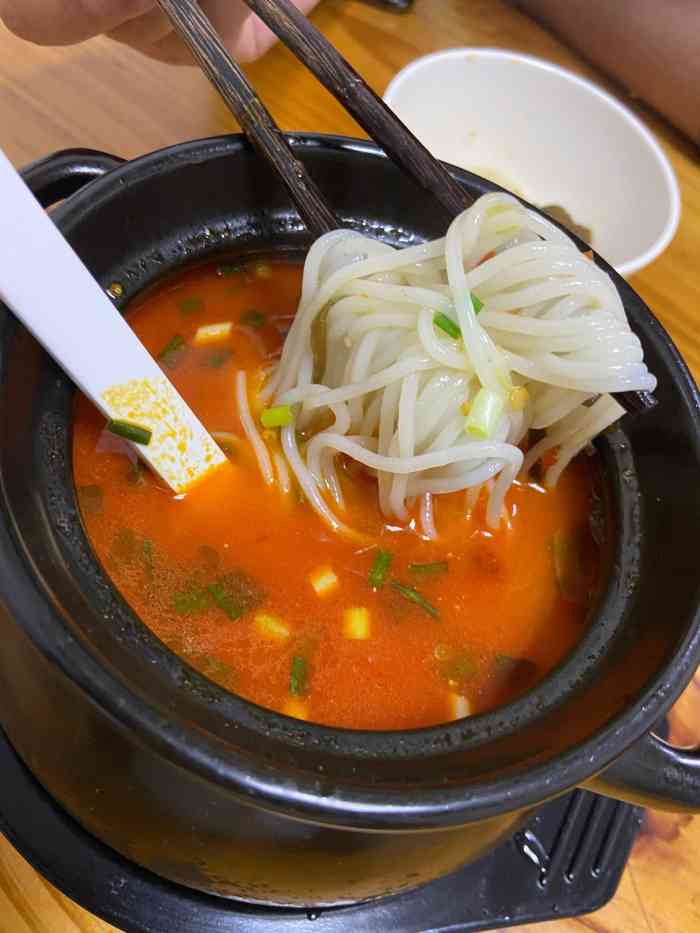 车氏瓦罐米线-"米线不错,总体环境也还可以,我觉得菜品应.