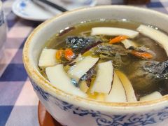 椰子炖乌鸡-小粤楼·怀旧粤菜(万辉国际广场店)