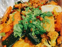 -愉肴麻辣香锅(中山路店)