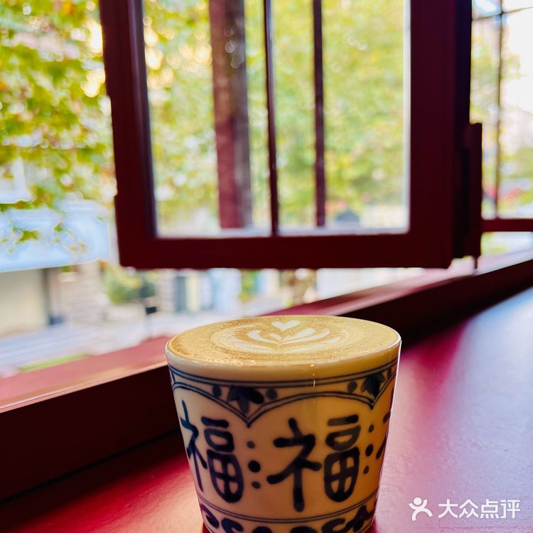 大红国风的咖啡店，果然是首都开过来！