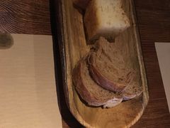 餐前面包-Carbon莫卡哆·意大利复古集市餐厅(杭州大厦店)