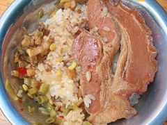 -梁阿婆廿年老牌扣肉糯米饭