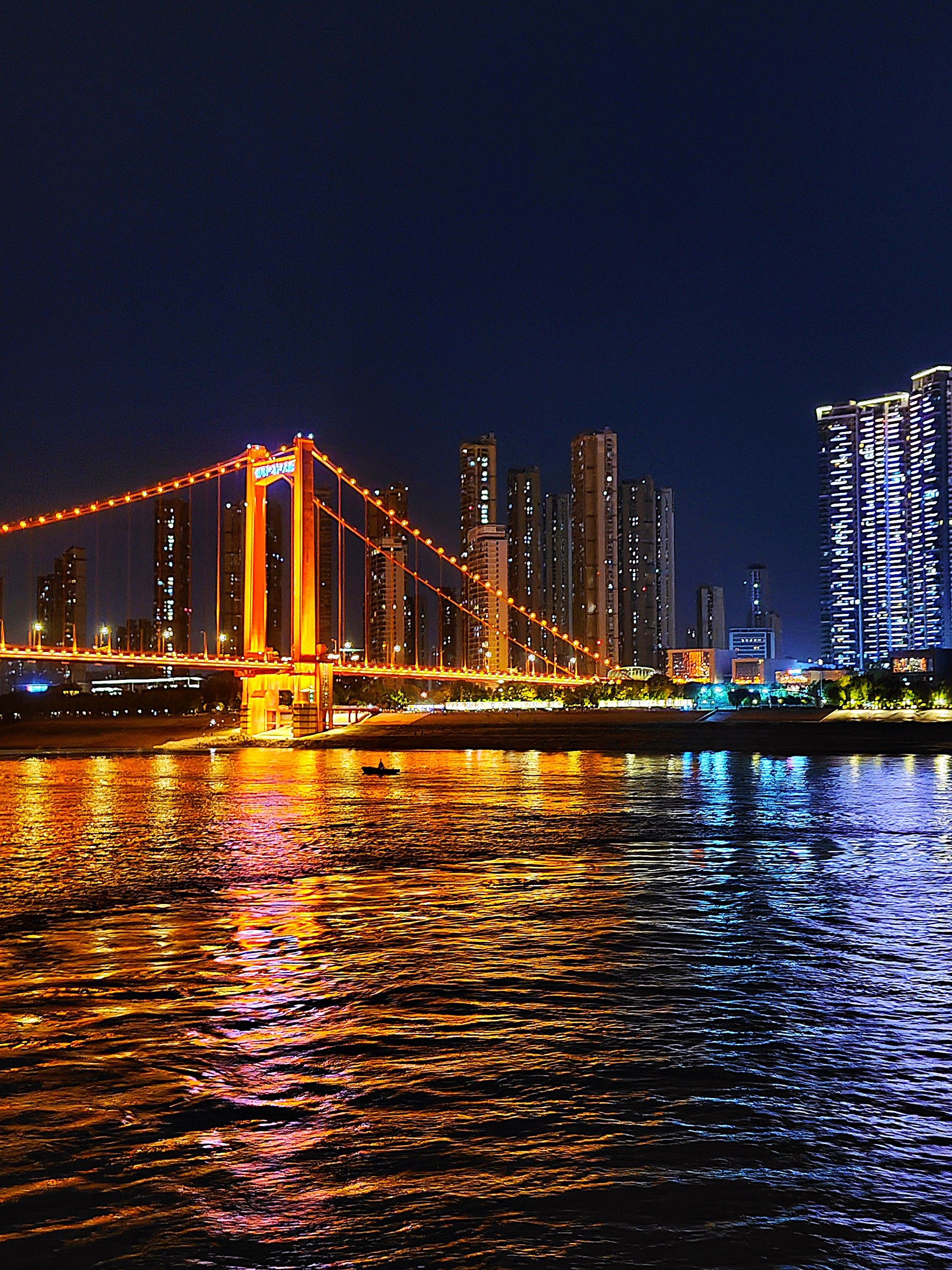 夜游长江比我想象更美