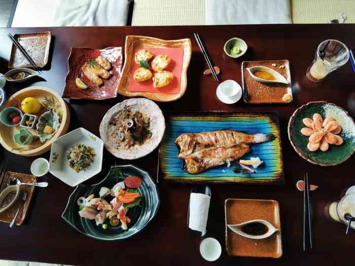 竹哩·井原里-"前后去了两次,第一次工作日中午去的,当时.