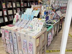 -钟书阁(群光广场店)