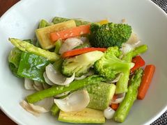 炒季节时蔬-MONICH牛排融合餐厅(和义大道购物中心店)