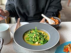豌豆黄浸豌豆尖-半山腰·云南菜(侨福芳草地店)